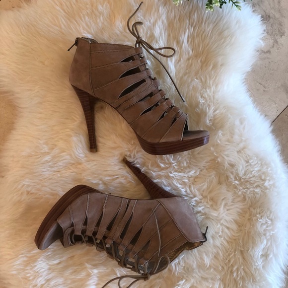 Stuart Weitzman lace-up sandals - Picture 4 of 7